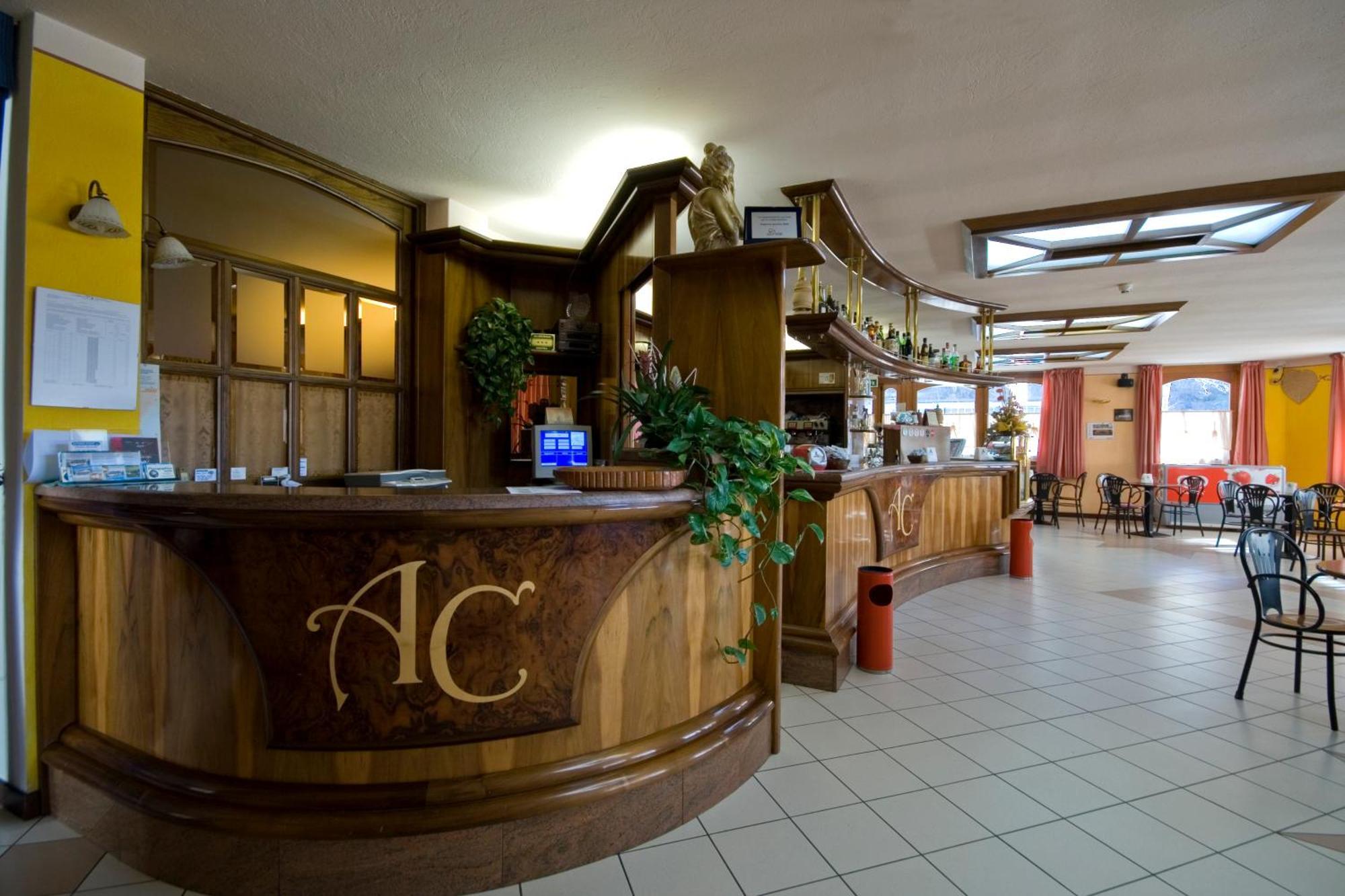 מונז'ובט Hotel Castello מראה חיצוני תמונה