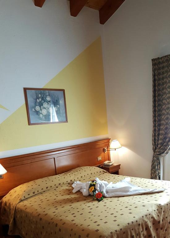 מונז'ובט Hotel Castello מראה חיצוני תמונה