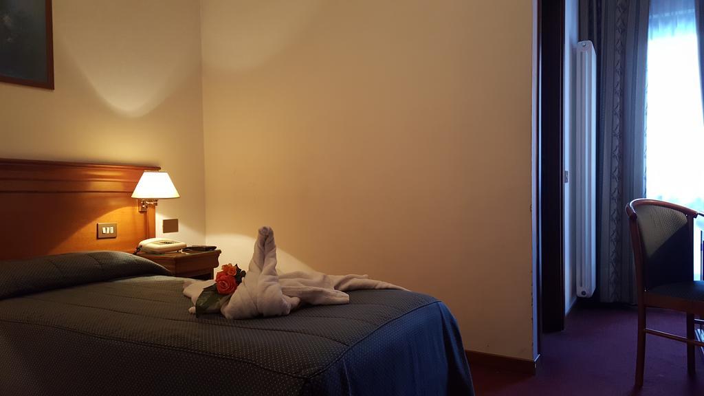 מונז'ובט Hotel Castello מראה חיצוני תמונה