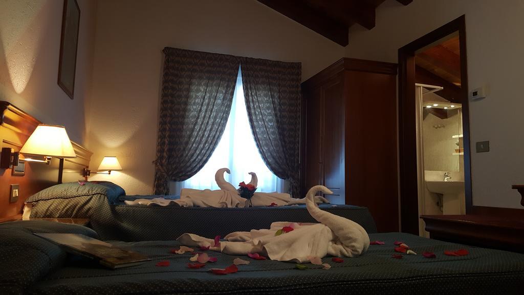 מונז'ובט Hotel Castello מראה חיצוני תמונה